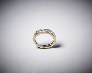 . : Anello tipo fedina in oro bianco 750/1000.Carati: 0,90. Taglio princess  - Asta Asta 366 | GIOIELLI - OROLOGI - Giunonicae Online - Associazione Nazionale - Case d'Asta italiane
