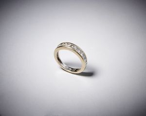 . : Anello tipo fedina in oro bianco 750/1000.Carati: 0,90. Taglio princess  - Asta Asta 366 | GIOIELLI - OROLOGI - Giunonicae Online - Associazione Nazionale - Case d'Asta italiane