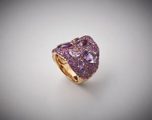 . : Anello artigianale in oro giallo 750/1000  con ametiste ovali e rodoliti  incastonate  in oro brunito  taglio a brillante.  - Asta Asta 366 | GIOIELLI - OROLOGI - Giunonicae Online - Associazione Nazionale - Case d'Asta italiane