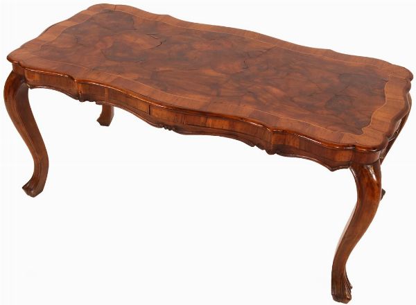 Tavolino listrato in radica di noce  - Asta Parade I - Arredi e Dipinti Antichi - Associazione Nazionale - Case d'Asta italiane