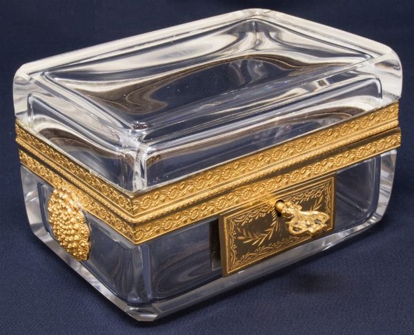 Scrigno portagioie in cristallo molato e metallo dorato  - Asta Parade I - Arredi e Dipinti Antichi - Associazione Nazionale - Case d'Asta italiane