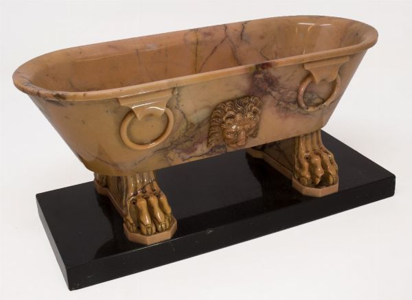 Piccola vasca in marmo rosa  - Asta Parade I - Arredi e Dipinti Antichi - Associazione Nazionale - Case d'Asta italiane