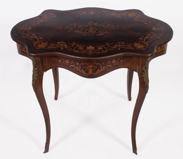 Tavolo intarsiato in legno di mogano  - Asta Parade I - Arredi e Dipinti Antichi - Associazione Nazionale - Case d'Asta italiane