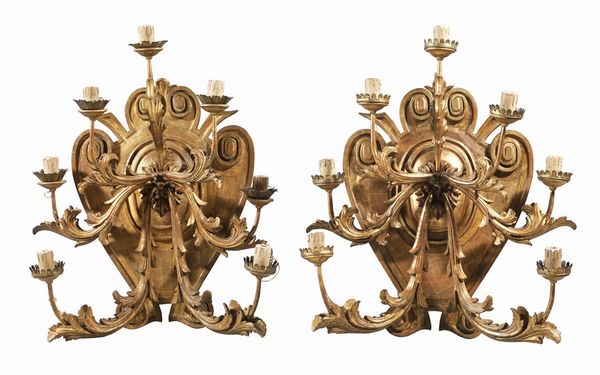 Coppia di grandi appliques in legno intagliato e dorato  - Asta Parade I - Arredi e Dipinti Antichi - Associazione Nazionale - Case d'Asta italiane