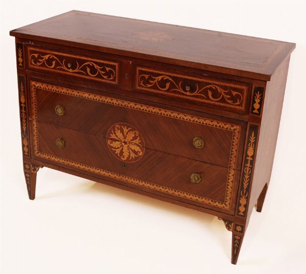 Com� in listra di noce con intarsi in palissandro e legni di frutto  - Asta Parade I - Arredi e Dipinti Antichi - Associazione Nazionale - Case d'Asta italiane