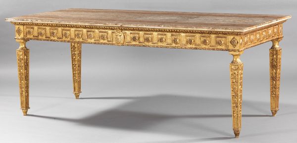 Grande tavolo da centro in legno intagliato e dorato  - Asta Parade I - Arredi e Dipinti Antichi - Associazione Nazionale - Case d'Asta italiane