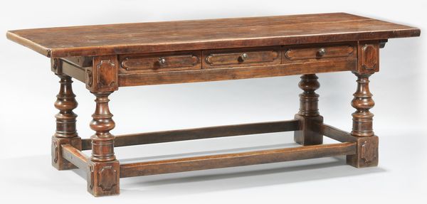 Tavolo in legno di noce  - Asta Parade I - Arredi e Dipinti Antichi - Associazione Nazionale - Case d'Asta italiane