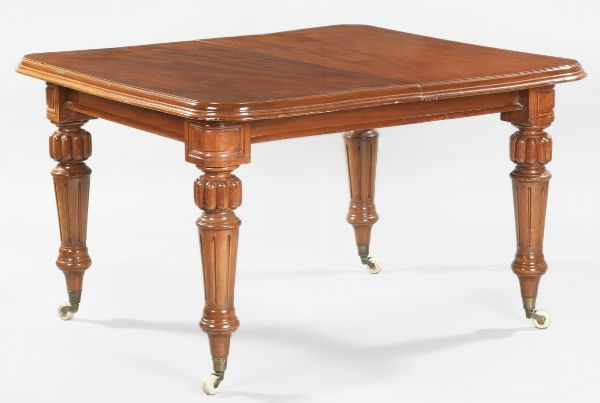 Un tavolo, due poltrone e quattro sedie in legno di mogano  - Asta Parade I - Arredi e Dipinti Antichi - Associazione Nazionale - Case d'Asta italiane
