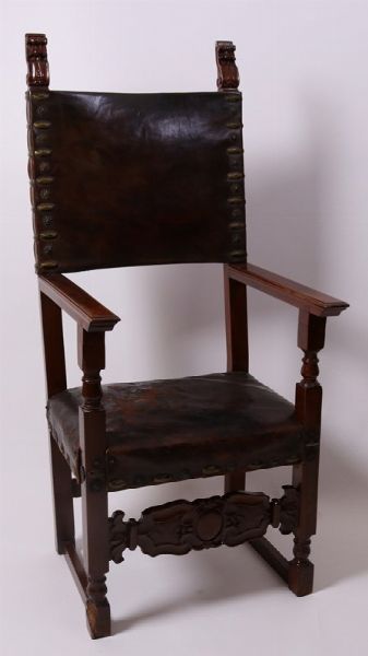 Seggiolone in legno di noce intagliato  - Asta Parade I - Arredi e Dipinti Antichi - Associazione Nazionale - Case d'Asta italiane