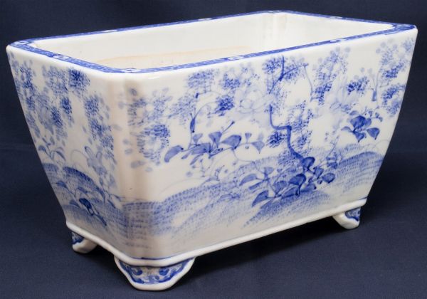 Portafiori a cassetta in porcellana bianco blu  - Asta Parade I - Arredi e Dipinti Antichi - Associazione Nazionale - Case d'Asta italiane