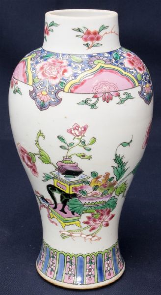 Vaso in porcellana policroma  - Asta Parade I - Arredi e Dipinti Antichi - Associazione Nazionale - Case d'Asta italiane