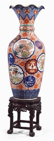Grande vaso a balaustra in porcellana policroma  - Asta Parade I - Arredi e Dipinti Antichi - Associazione Nazionale - Case d'Asta italiane