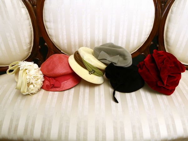 Lotto di cappellini vintage  - Asta House Sale: La casa fiorentina di un collezionista - Associazione Nazionale - Case d'Asta italiane