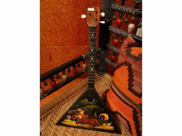 Due strumenti musicali a corda  - Asta House Sale: La casa fiorentina di un collezionista - Associazione Nazionale - Case d'Asta italiane