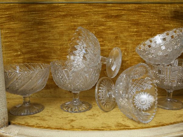 Serie di sei grandi coppe in vetro pressato  - Asta House Sale: La casa fiorentina di un collezionista - Associazione Nazionale - Case d'Asta italiane