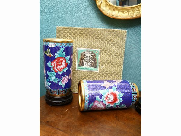 Coppia di vasi a cilindro in smalto cloisonn�  - Asta House Sale: La casa fiorentina di un collezionista - Associazione Nazionale - Case d'Asta italiane