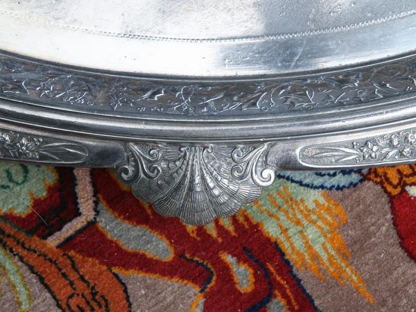 Grande guantiera in metallo argentato  - Asta House Sale: La casa fiorentina di un collezionista - Associazione Nazionale - Case d'Asta italiane