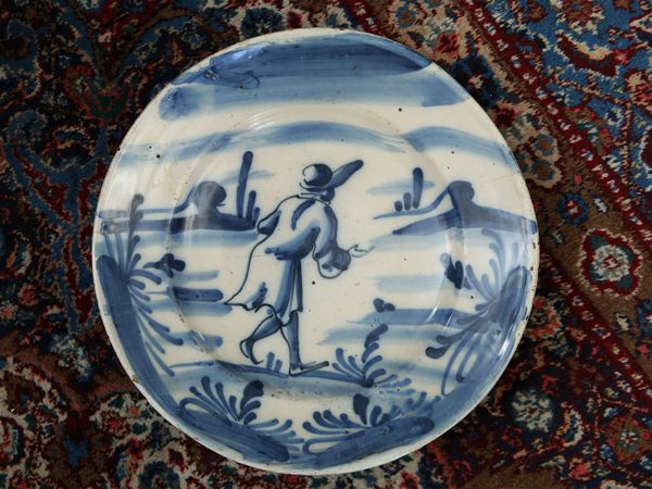 Piatto da parata in maiolica, Savona XVIII secolo  - Asta House Sale: La casa fiorentina di un collezionista - Associazione Nazionale - Case d'Asta italiane