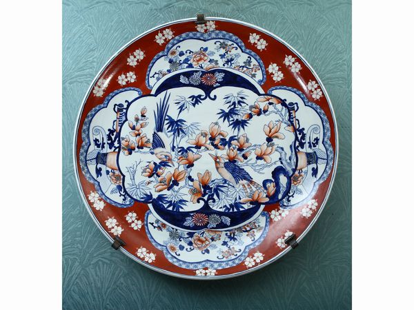 Grande piatto da parata in porcellana Imari  - Asta House Sale: La casa fiorentina di un collezionista - Associazione Nazionale - Case d'Asta italiane