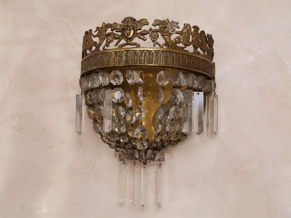 Coppia di applique a mezzaluna in bronzo dorato e cristallo  - Asta House Sale: La casa fiorentina di un collezionista - Associazione Nazionale - Case d'Asta italiane