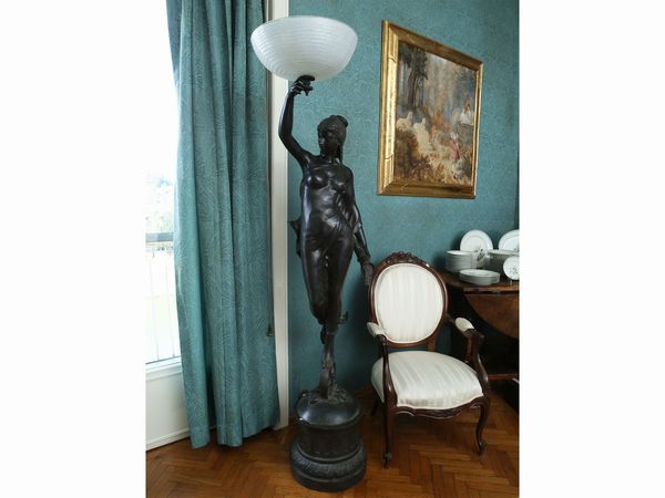 Grande lume da terra in bronzo  - Asta House Sale: La casa fiorentina di un collezionista - Associazione Nazionale - Case d'Asta italiane