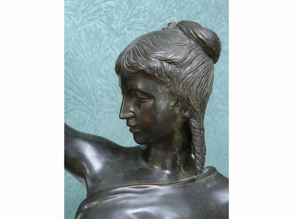 Grande lume da terra in bronzo  - Asta House Sale: La casa fiorentina di un collezionista - Associazione Nazionale - Case d'Asta italiane