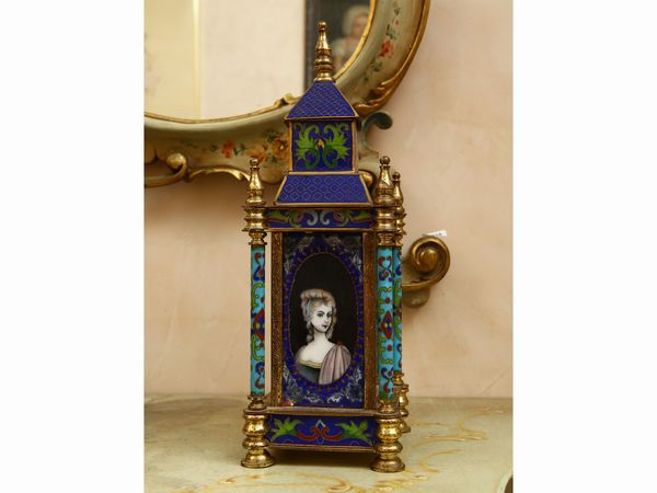 Orologio da tavolo a tempietto in metallo dorato e smalto cloisonn�  - Asta House Sale: La casa fiorentina di un collezionista - Associazione Nazionale - Case d'Asta italiane