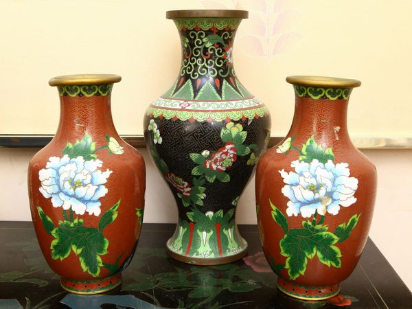 Tre vasi in smalto cloisonn�  - Asta House Sale: La casa fiorentina di un collezionista - Associazione Nazionale - Case d'Asta italiane