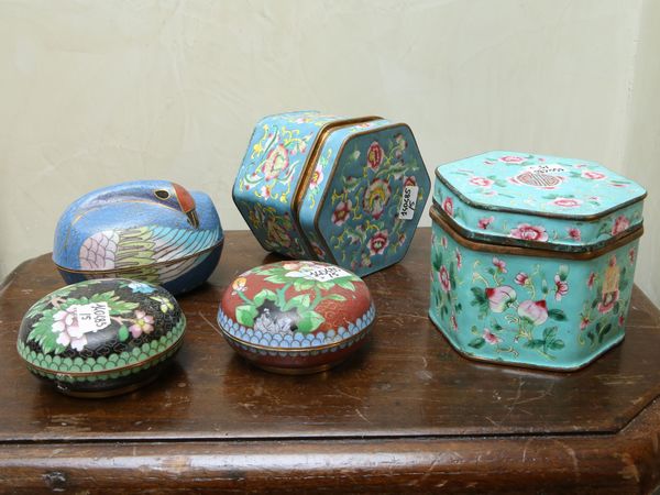 Cinque scatole in smalti policromi cloisonn�  - Asta House Sale: La casa fiorentina di un collezionista - Associazione Nazionale - Case d'Asta italiane