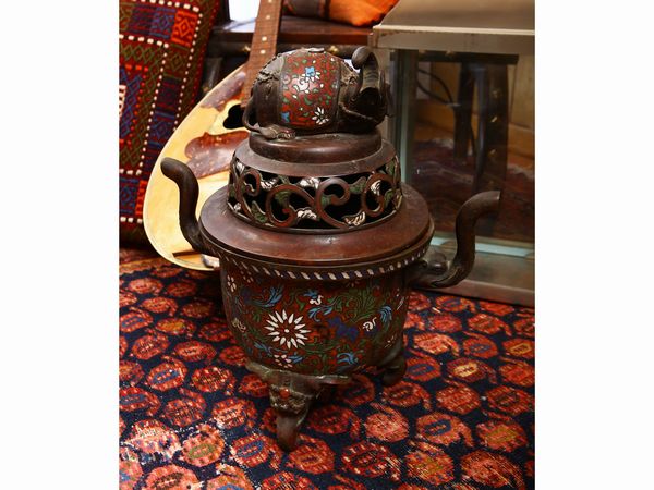 Grande incensiera in bronzo e smalti cloisonn�  - Asta House Sale: La casa fiorentina di un collezionista - Associazione Nazionale - Case d'Asta italiane