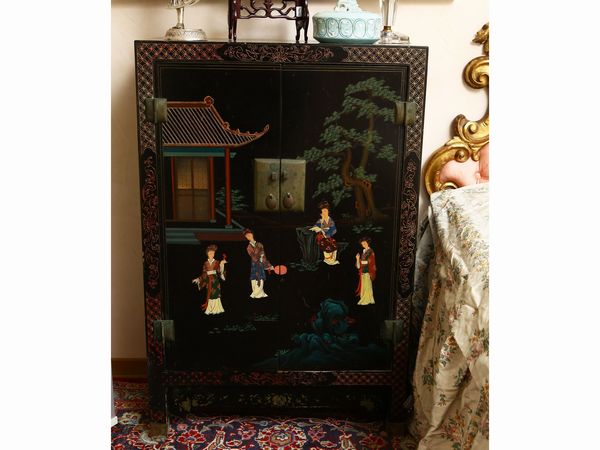 Piccolo stipo in lacca nera  - Asta House Sale: La casa fiorentina di un collezionista - Associazione Nazionale - Case d'Asta italiane