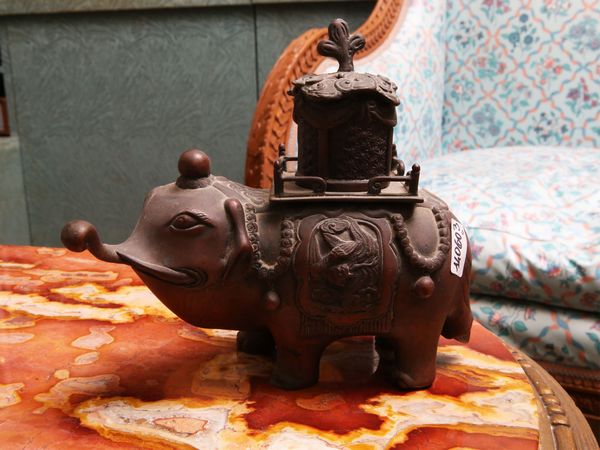 Flacone in bronzo  - Asta House Sale: La casa fiorentina di un collezionista - Associazione Nazionale - Case d'Asta italiane