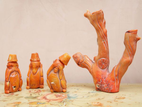 Lotto di curiosit� in corallo bamboo  - Asta House Sale: La casa fiorentina di un collezionista - Associazione Nazionale - Case d'Asta italiane