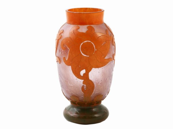 Vasetto in vetro a cammeo Le Verre Fran�ais decoro Edelweiss  - Asta House Sale: La casa fiorentina di un collezionista - Associazione Nazionale - Case d'Asta italiane