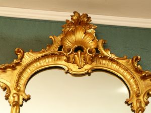 Grande specchiera con cornice in legno intagliato e dorato  - Asta House Sale: La casa fiorentina di un collezionista - Associazione Nazionale - Case d'Asta italiane