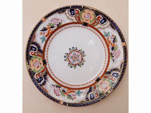 Quattro piatti decorativi in porcellana  - Asta House Sale: La casa fiorentina di un collezionista - Associazione Nazionale - Case d'Asta italiane