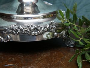 Grande fioriera centrotavola in metallo argentato e cristallo  - Asta House Sale: La casa fiorentina di un collezionista - Associazione Nazionale - Case d'Asta italiane