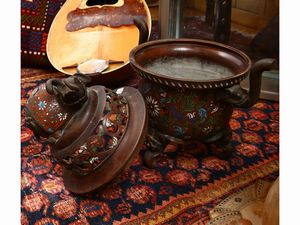 Grande incensiera in bronzo e smalti cloisonn�  - Asta House Sale: La casa fiorentina di un collezionista - Associazione Nazionale - Case d'Asta italiane