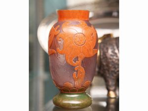 Vasetto in vetro a cammeo Le Verre Fran�ais decoro Edelweiss  - Asta House Sale: La casa fiorentina di un collezionista - Associazione Nazionale - Case d'Asta italiane