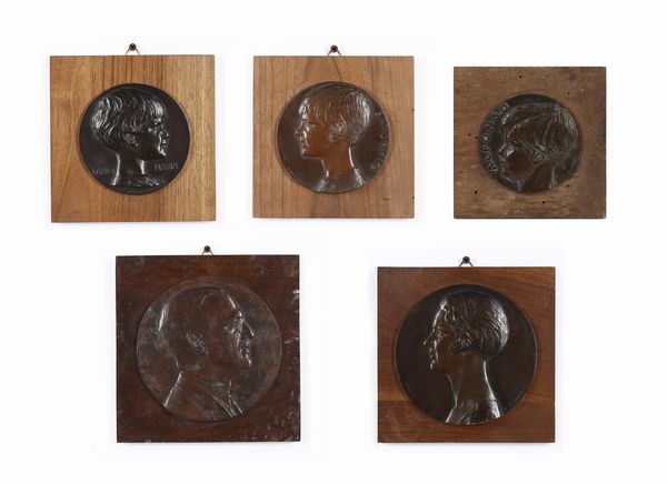 ROMAGNOLI GIOVANNI (1893 - 1976) : Lotto composto da 5 bassorilievi in bronzo raffiguranti ritratti di profilo  - Asta Asta 367 | ARTE ANTICA E DEL XIX SECOLO Virtuale - Associazione Nazionale - Case d'Asta italiane