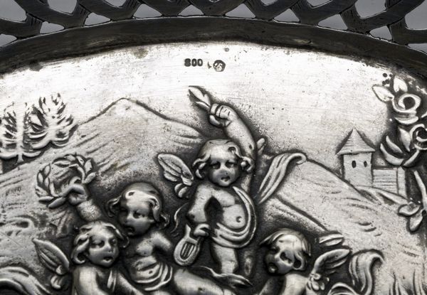 ARGENTIERE TEDESCO DEL XIX SECOLO : Cestino in argento sbalzato e traforato, decorato con scena di putti  - Asta Asta 367 | ARTE ANTICA E DEL XIX SECOLO Virtuale - Associazione Nazionale - Case d'Asta italiane