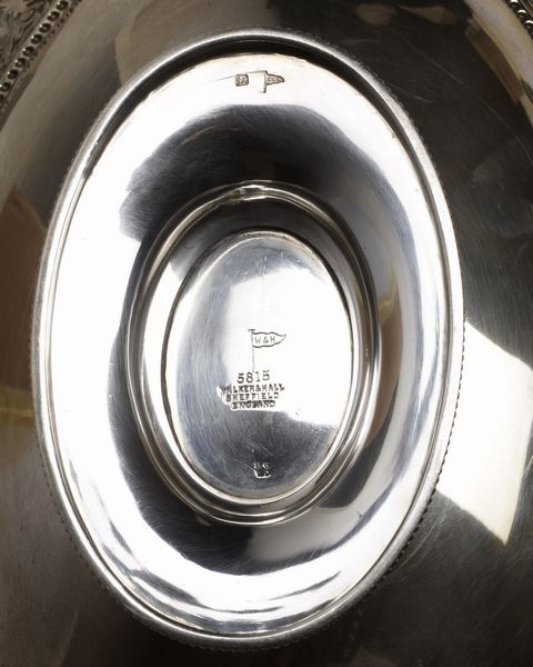 ARGENTIERE INGLESE DEL XIX-XX SECOLO : Legumiera in metallo argentato  - Asta Asta 367 | ARTE ANTICA E DEL XIX SECOLO Virtuale - Associazione Nazionale - Case d'Asta italiane