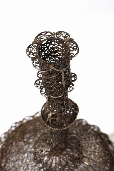 ARGENTIERE DEL XIX-XX SECOLO : Gruppo di 5 argenti: vassoio, coppia di candelabri, fruttiera ed elemento in argento  - Asta Asta 367 | ARTE ANTICA E DEL XIX SECOLO Virtuale - Associazione Nazionale - Case d'Asta italiane