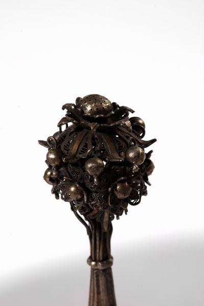 ARGENTIERE DEL XIX-XX SECOLO : Gruppo di 5 argenti: vassoio, coppia di candelabri, fruttiera ed elemento in argento  - Asta Asta 367 | ARTE ANTICA E DEL XIX SECOLO Virtuale - Associazione Nazionale - Case d'Asta italiane