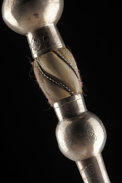 ARGENTIERE RUSSO DEL XIX SECOLO : Yad torah con inserti in legno  - Asta Asta 367 | ARTE ANTICA E DEL XIX SECOLO Virtuale - Associazione Nazionale - Case d'Asta italiane