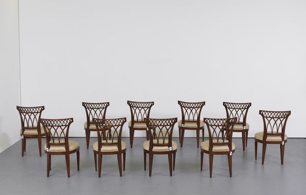 MANIFATTURA DEL XIX SECOLO : Dieci sedie in legno di noce con schienale a giorno, gambe a piramide rovesciata  - Asta Asta 367 | ARTE ANTICA E DEL XIX SECOLO Virtuale - Associazione Nazionale - Case d'Asta italiane