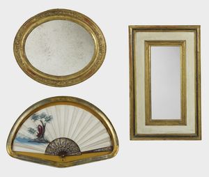 MANIFATTURA DEL XIX SECOLO - Lotto composto da tre oggetti: ventaglio, una cornice ovale in legno, una cornice in legno adattata a specchio