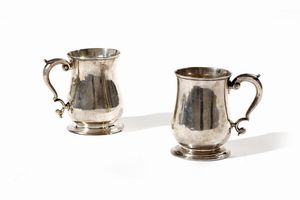 ARGENTIERE INGLESE DEL XIX SECOLO - Coppia di lattiere in argento con stemma araldico