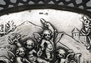ARGENTIERE TEDESCO DEL XIX SECOLO : Cestino in argento sbalzato e traforato, decorato con scena di putti  - Asta Asta 367 | ARTE ANTICA E DEL XIX SECOLO Virtuale - Associazione Nazionale - Case d'Asta italiane