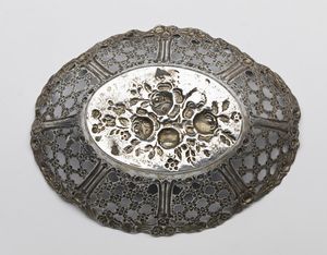 ARGENTIERE TEDESCO DEL XIX SECOLO : Cestino in argento con decorazioni floreali  - Asta Asta 367 | ARTE ANTICA E DEL XIX SECOLO Virtuale - Associazione Nazionale - Case d'Asta italiane